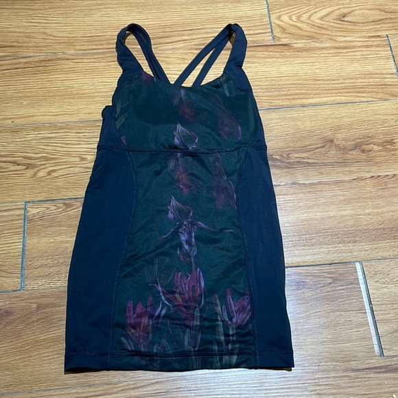 Lululemon Floral Workout top! - Picture 1 of 4